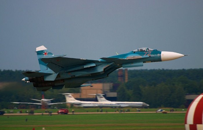 Su-33 ̷ .  þ ر   ̴. <ó: (cc) Yevgeny Pashnin at Wikimedia.org >