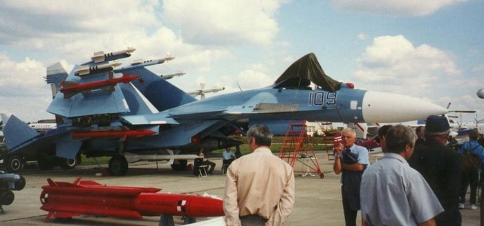 Su-33 <ó: Public Domain >