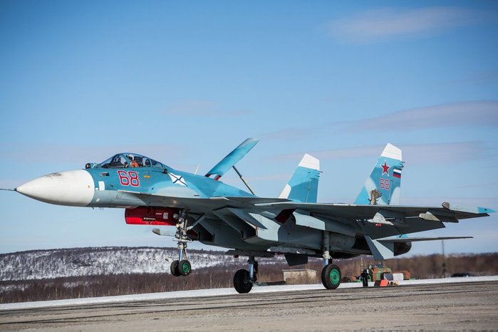 Su-33  35⸸ Ǿ. <ó: Yevgeny Pashnin / WikiCommons>