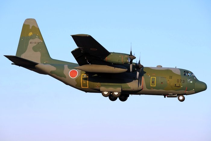 C-1 ۱   Ͽ װ C-130H ۱⸦ ߰ Ͽ. <ó : Toshi Aoki at wikimedia.org>