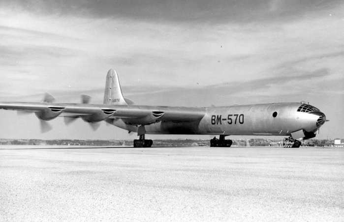 YB-36 <ó: Public Domain >