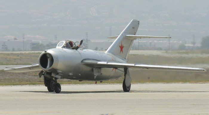 ù   ֱ  MiG-15. ̱ F-86 Ҿ 1  ô븦 ǥϴ ̴. <ó: (cc) Greg Goebel at Wikimedia.org >