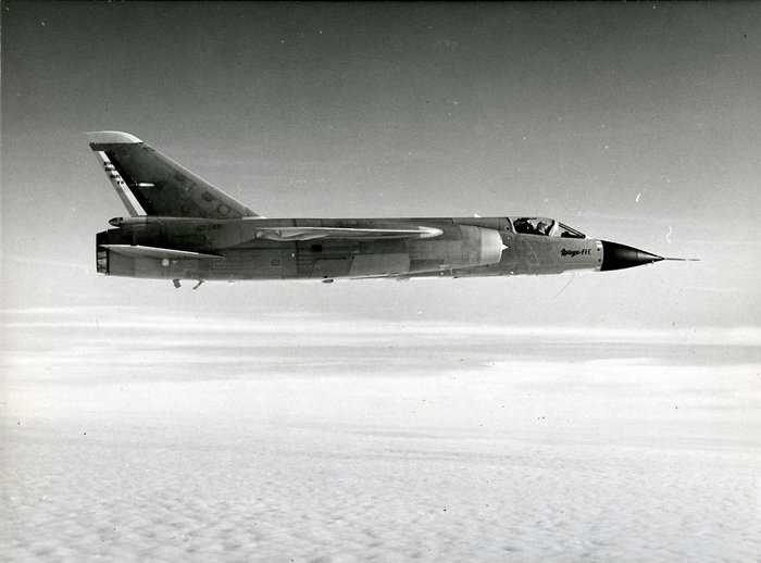1966 12 ʵ  ̶ F1 1ȣ <ó: Dassault Aviation>