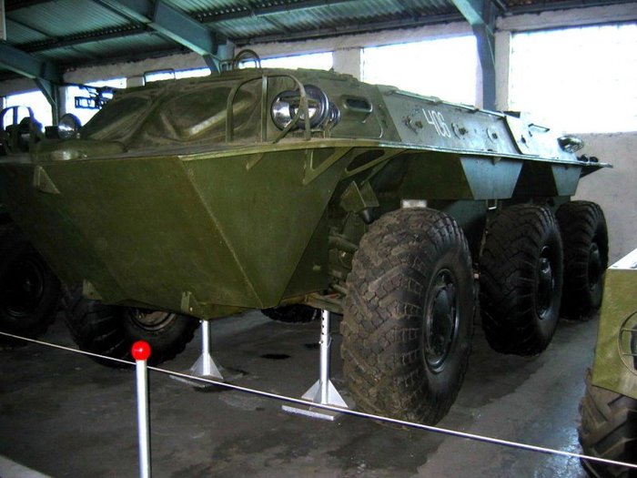 BTR-60 ڸ    ZiL-153. 6 x 6   ϸ ü   ϴ. <ó: (cc) Rave (talk) at Wikimedia.org >