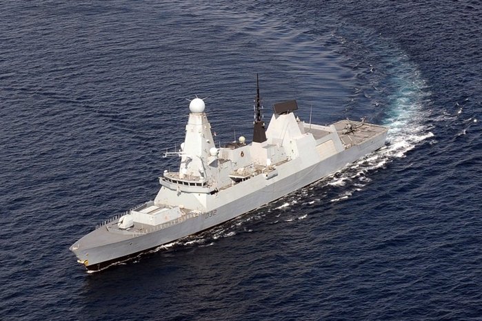 D32 (HMS Daring)  <ó:  >
