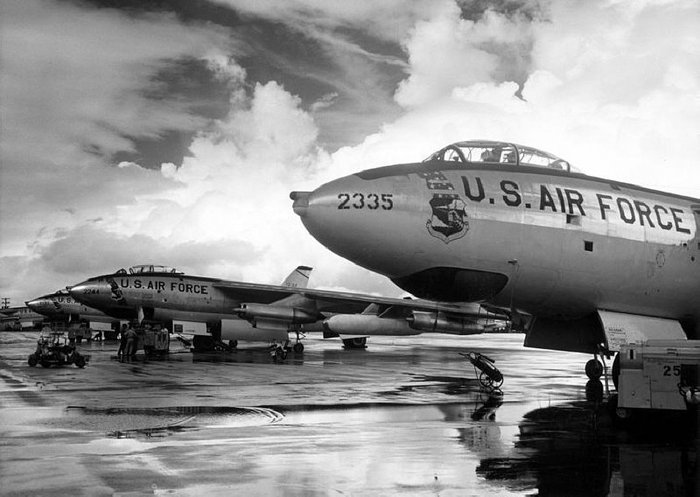B-47 緡 ݵ   ź 뿡 ƯȭǾ.  ̱ ħϴ ݱ ¹     ̴. <ó: Public Domain >
