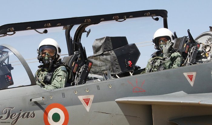 ε ǥ   ø ޴޸Ʈ̱⵵  P.V. ŵ(Sindhu)  2019 2 ƿ ε(Aero India)   ½ ڽ Ĺ漮 ž . (Ministry of Defense, Government of India)