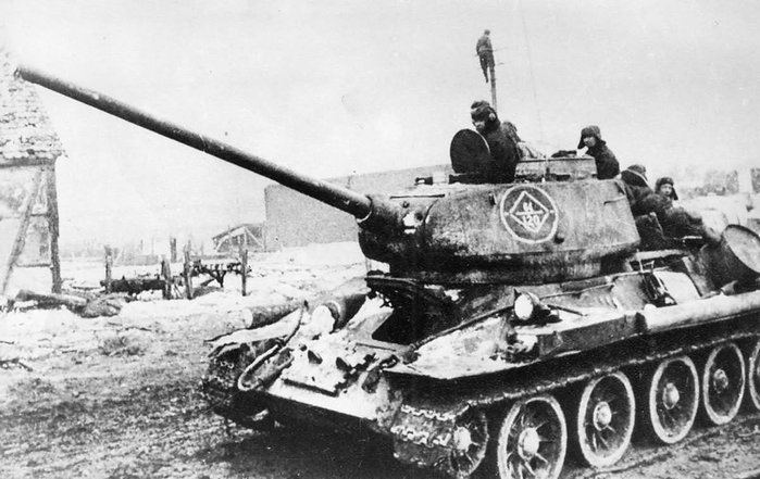 64 Ҽ T-34/85 <ó: Public Domain>