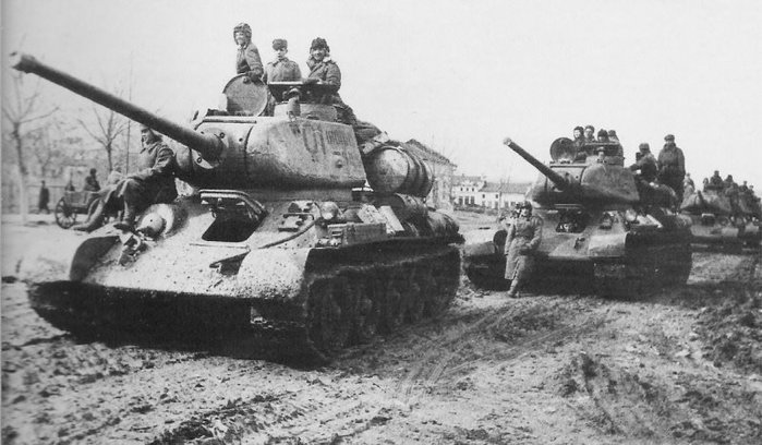 T-34-85 1943 <ó: Public Domain >