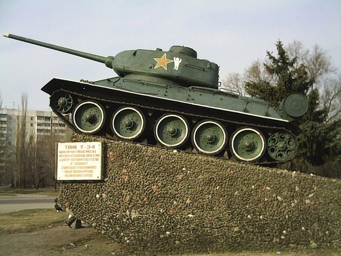 T-34-85 1944 <ó: Public Domain >