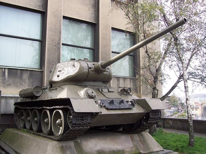 T-34-85CZ <ó: (cc) Křžut at Wikimedia.org >