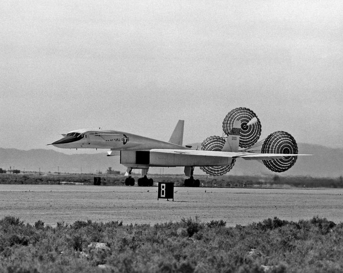    ϻ(巡׽Ʈ)  XB-70 1. <ó: NASA>