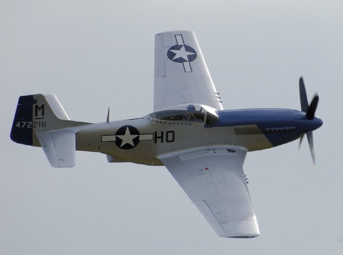    źϰ ɵ Ǿ P-51 ̱ ںν̴. <ó: Public Domain >