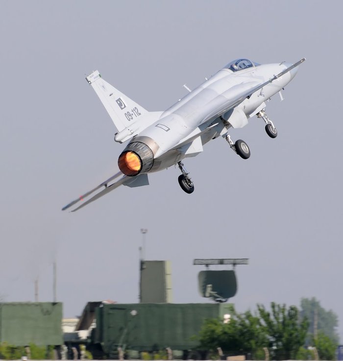 Ű ̸(Izmir)   ̷  Űź  Ҽ JF-17. <ó: Peng Chen/Wikimedia Commons>
