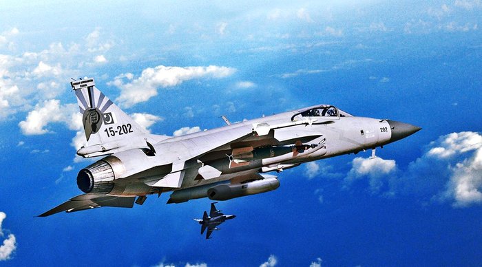 Űź  JF-17 ε  MiG-21 ߽Ų  ִ. <ó: Űź >
