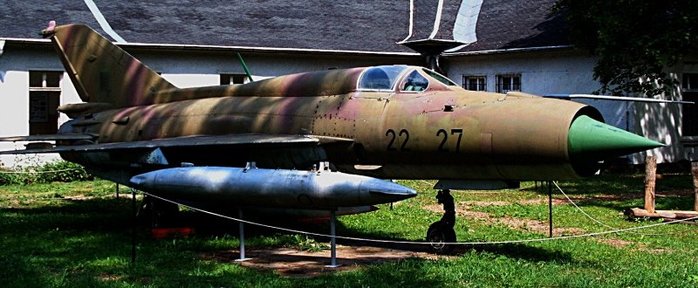 MiG-21SPS-K < ó: (cc) WikiABG at Wikimedia.org >
