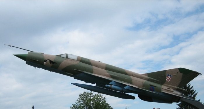 MiG-21bis < ó: Public Domain >
