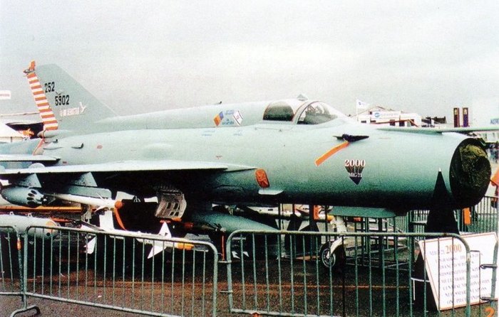 MiG-21-2000 < ó: (cc) Tomasz Szulc at Wikimedia.org >