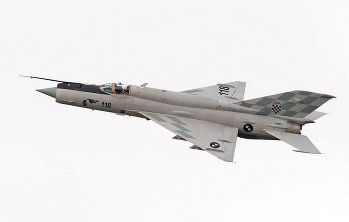 ũξƼ  Ҽ MiG-21bisD < (cc) Gojanovic123456789 at Wikimedia.org >