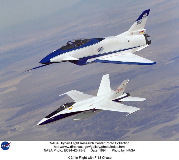 NASA ̵ ࿬Ϳ   X-31 ü̼(chaser) װ   F-18 . (ó: NASA)