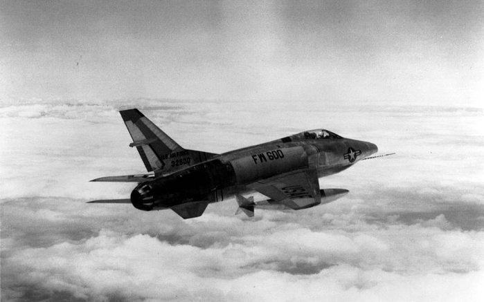 RF-100A < ó: Public Domain >