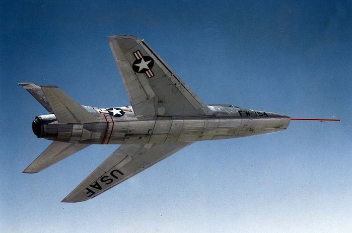 YF-100A < ó: Public Domain >