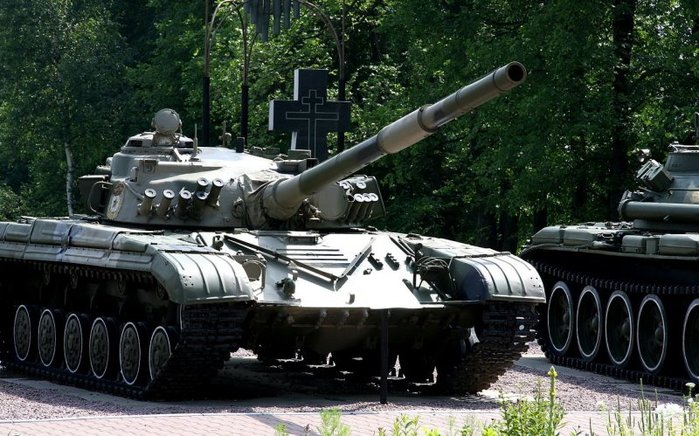T-64AK < ó: (cc) Vitaly V. Kuzmin at Wikimedia.org >