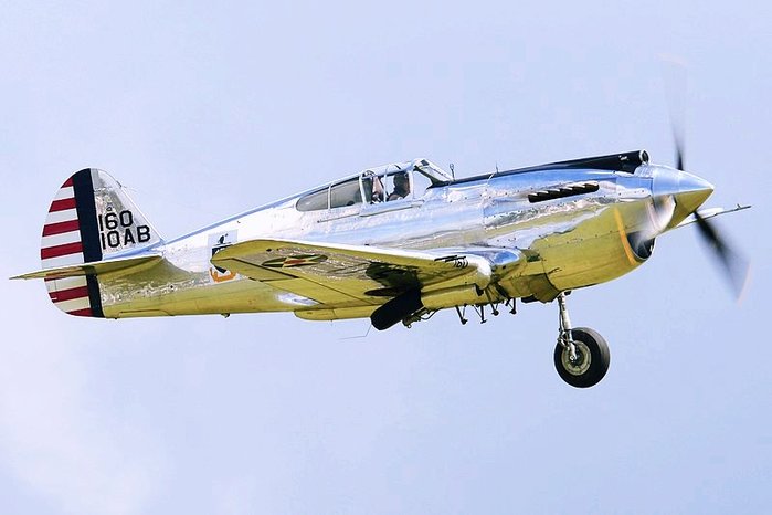 P-40C < ó: (cc) Alan Wilson at wikimedia.org >