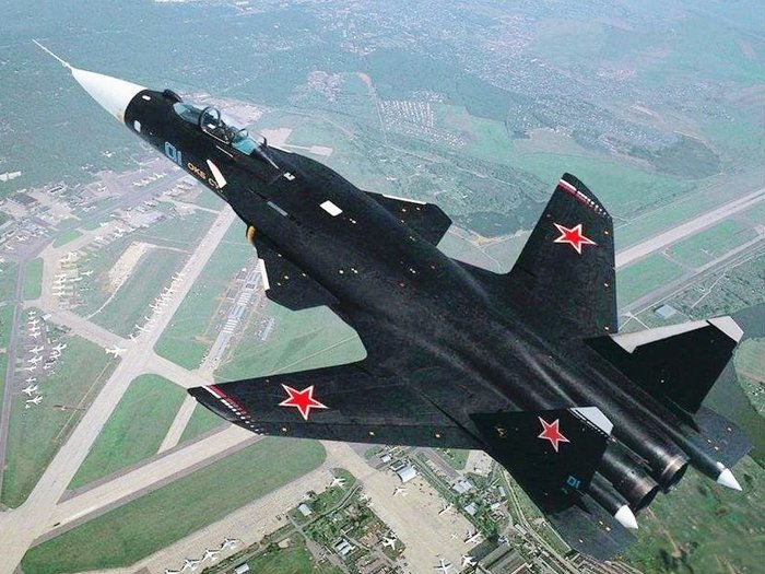 Su-47 <ó: Public Domain>