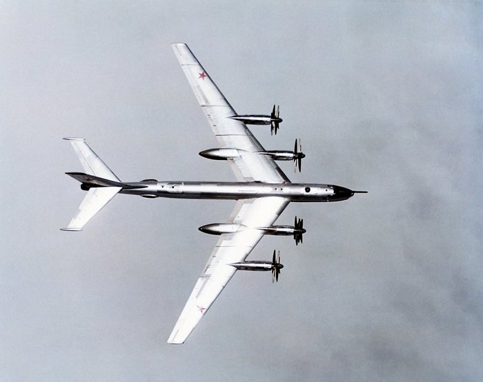 ͺ  ž Tu-95 ݱ   äϿ Ÿ   ϴ. <ó :  >