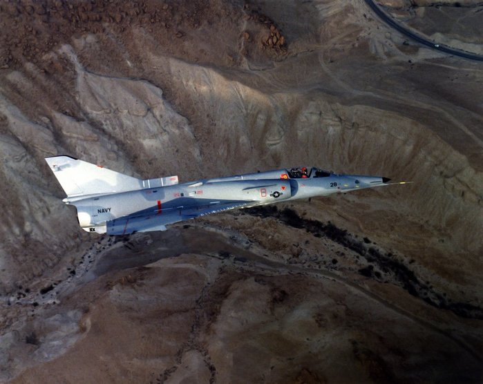 4 ߵ  Ȥ ׼ ڸ ϰ  ũǸ(Kfir) . ũǸ  ̶ III/V   ߱  ׼ſ ܰ , GE J79  Ͽ ߱  ξ    ڶߴ.   ü  ر 1980 Ĺݿ Ͽ     F-21A ũǸ̴. (ó: Public Domain)