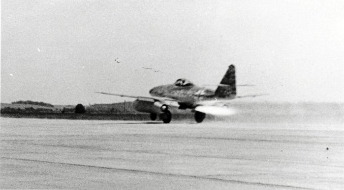 Me 262C-3a < ó: Public Domain >