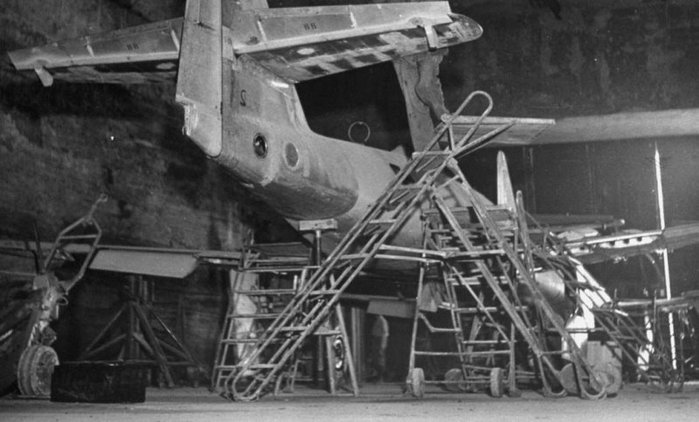 1945   ü Ǵ Me 262. 2   ۵  ߿ 귮   ƴ װ 翡 Ŀٶ  . < ó: Public Domain >