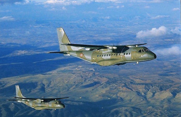   Ҽ CN-235 <ó: Airbus Military>