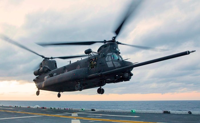 CH-47D를 바탕으로 개발된 특수작전전용헬기인 MH-47D는 E형 개량을 거친후 현재 최신형 MH-47G로 자리잡았다. <출처: US DoD>