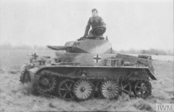 Pz.Kpfw.I (MG) Ausf C, VK601 < ó: Imperial War Museum >