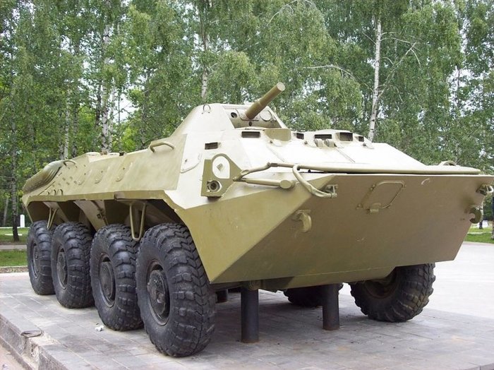 BTR-70 M1982 < ó: Public Domain >