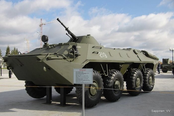 BTR-70 M1986 < ó: ݬѬլڬެڬ Ѭڬ߬֬ / WikiCommons >