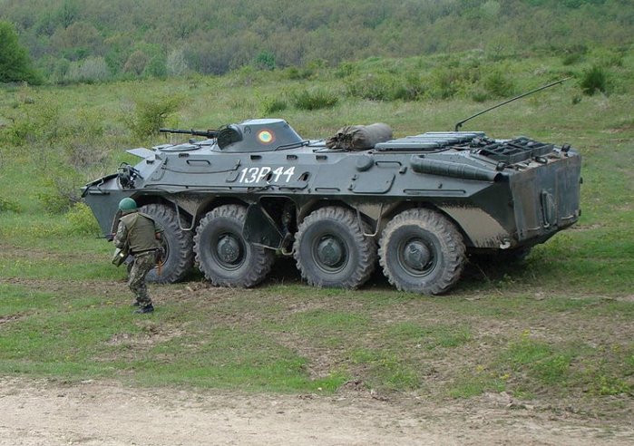 ⵿ Ʒ   ġ  BTR-70. ε  ϰ   迡  ɼ ٴ    ִ. < ó: Dragoş Anghelache / WikiCommons >