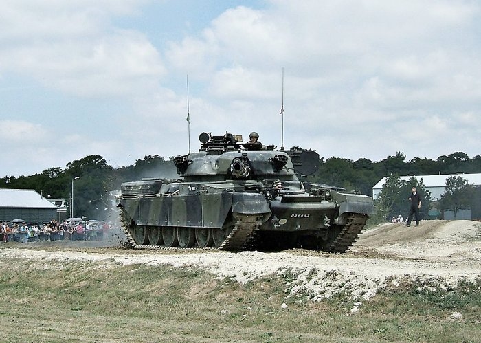 ε MBT-80 𵨷   ġ . <ó (cc) Andrew Skudder at wikimedia.org>
