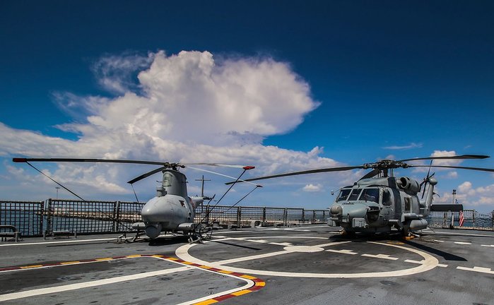 ر (LCS) Ʈ(USS Fort Worth, LCS-3) ఩ǿ ֱ  MQ-8B ̾īƮ MH-60R ȣũ(Sea Hawk) ︮ . ش  16ְ ̰ Ǿ ε-ƽþ-   ߴ. <ó: Lt. James Arterberry/US Navy>