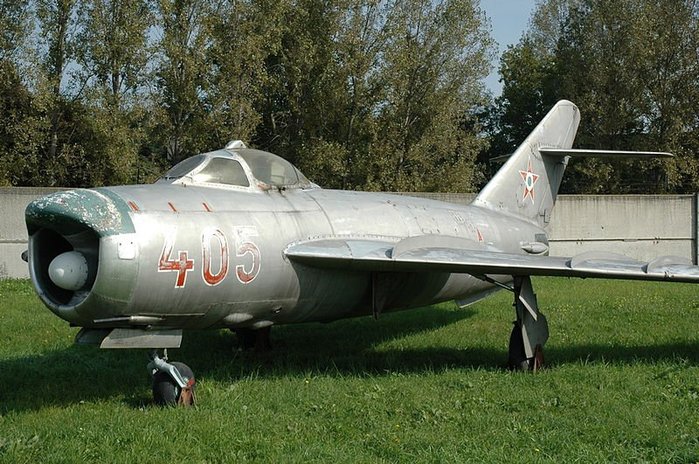 MiG-17PF < (cc) Varga Attila at Wikimedia.org >