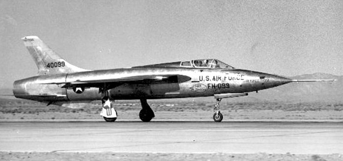 YF-105A < ó: US Air Force >