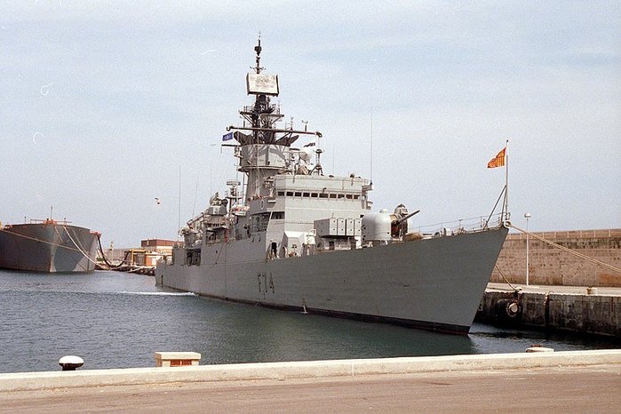 기지에 정박 중인 발레아레스급 4번 함인 아스투리아스함(F-74) <출처 : Jaime Rafael, Palma de Mallorca at wikimedia.org>