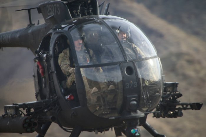 AH-6M 건쉽은 FFAR 로켓포드 미니건, GAU19, 헬파이어 등 다양한 무장을 자랑한다. <출처: 미 육군>