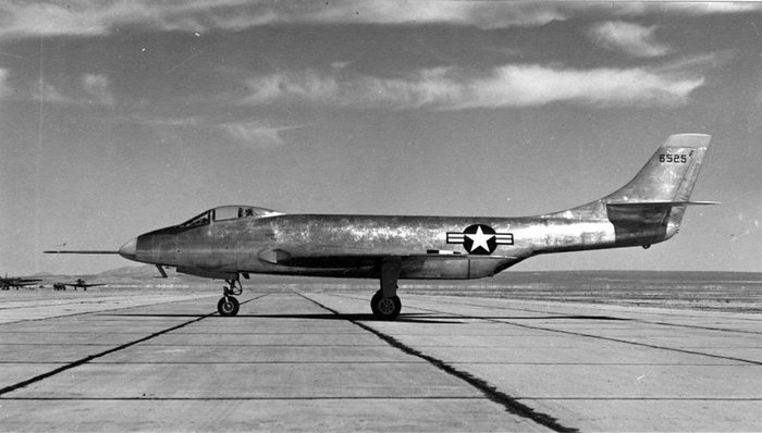 F-101의 기본 베이스가 되었던 XF-88. 2기만 시험 생산되었다. < 출처 : Public Domain >