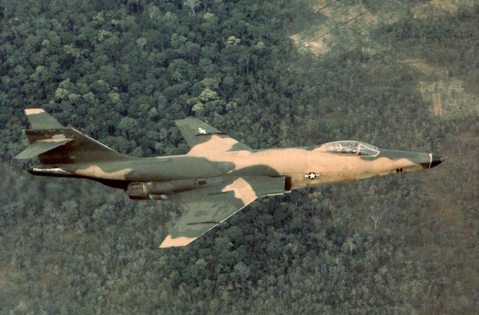 1967년 베트남에서 정찰 활동을 벌이는 RF-101A. 유일하게 비전투용인 정찰기로 개조된 F-101이 실전에 투입되었다. < 출처 : Public Domain >