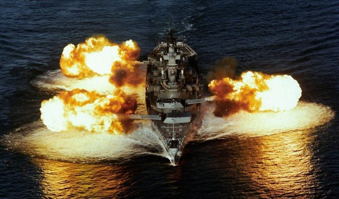 거함거포의 능력으로 해군력은 지상의 목표까지 공격이 가능했지만, 여전히 사거리의 한계가 있었다. <출처: 미 해군>