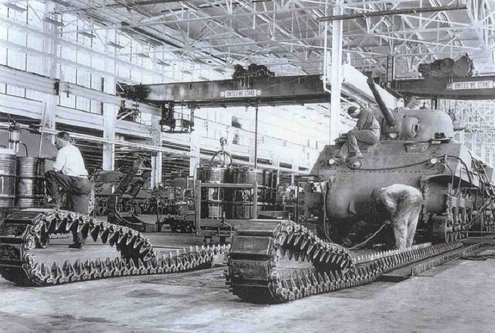 피셔 전차조병창(FTA)에 생산 중인 M4A2. M4는 개발자인 Lima 이외 FTA를 비롯해 수많은 제작사에서 양산되었다. < 출처 : (cc) preservedtanks.com >