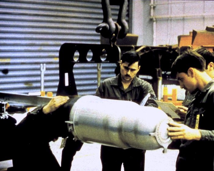 토마호크에 탑재되는 W80 핵탄두 <출처: 미 국방부>